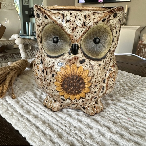 Fusion Other - Spotted Owl Ceramic Wax Plug-In Warmer Full Size with Sunflower Design